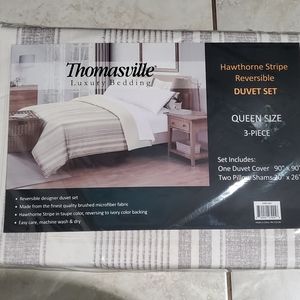 NWOT Thomasville Luxury Bedding Hawthorne Stripe Reversible Duvet Set, Queen siz